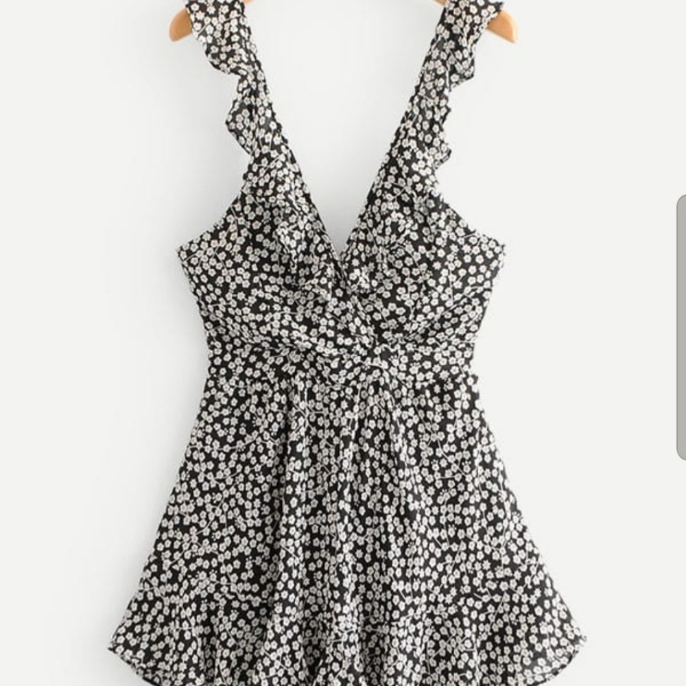 SHEIN KnotBack Floral Print Romper